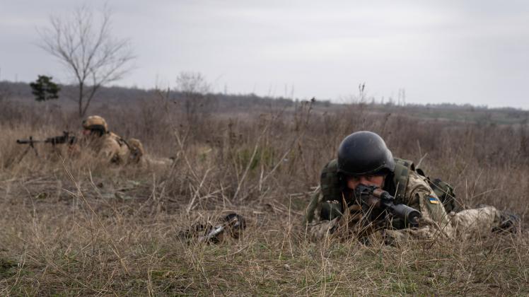 November 9, 2022, Mykolaiv, Ukraine: Ukrainian soldiers from the 63 brigade were seen in sniper position as part of a mi