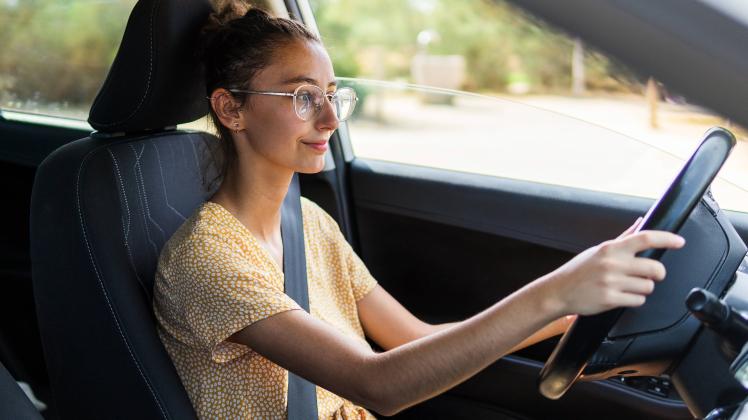 ADAC: Autofahren mit Sehschwäche - Welche Regeln gelten