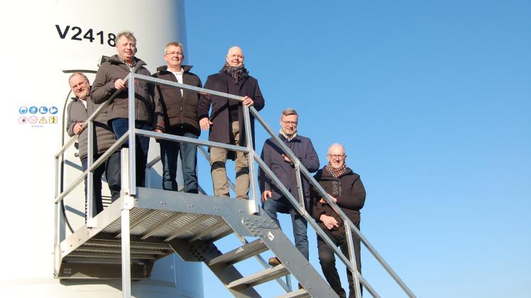 Die Verträge sind gemacht, und es wurde viel gelacht. Von links nach rechts: Rainer Ellermann (Verbandsvorsteher Wasserverband Wittlage), Martin Kock (Depo), Uwe Bühning (Geschäftsführer Wasserverband Wittlage), Arndt Schumacher (Gesellschafter Depo), Otto Steinkamp (Bürgermeister Wallenhorst), Viktor Hermeler (Bürgermeister Belm). 