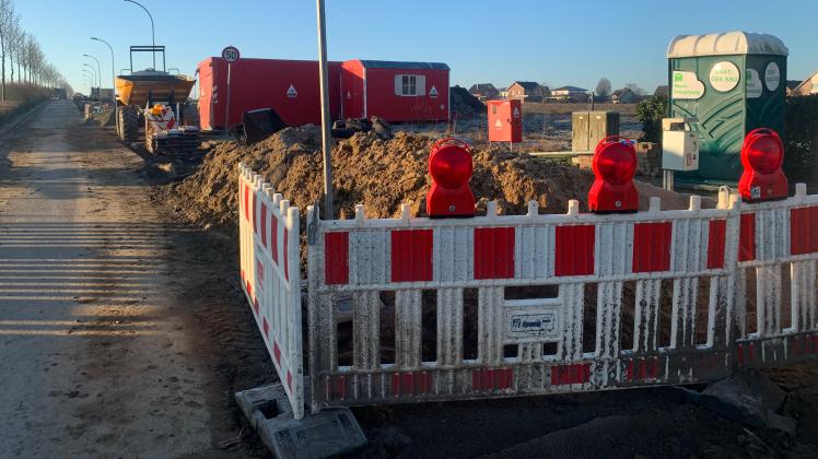 Der Blick auf die Baustelle am Stadtweg im Ortsteil Rulle. Hier wächst in den kommenden Monaten ein großes Neubaugebiet.
