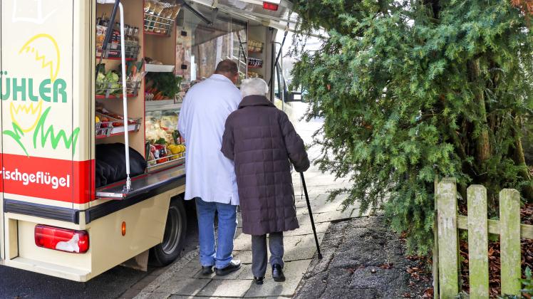 Osnabrück: Der Eierwagen als letzte Einkaufschance für Menschen in Osnabrück, die nicht mehr mobil sind. Eine Tour über den Westerberg. 10.02.2023