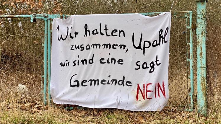 Nicht nur in Upahl, sondern auch in anderen Orten, wie hier in Hanshagen, regt sich Protest gegen die Pläne des Landkreises Nordwestmecklenburg, eine Flüchtlingsunterkunft für bis zu 400 Asylbewerber in einem Gewerbegebiet zu errichten.