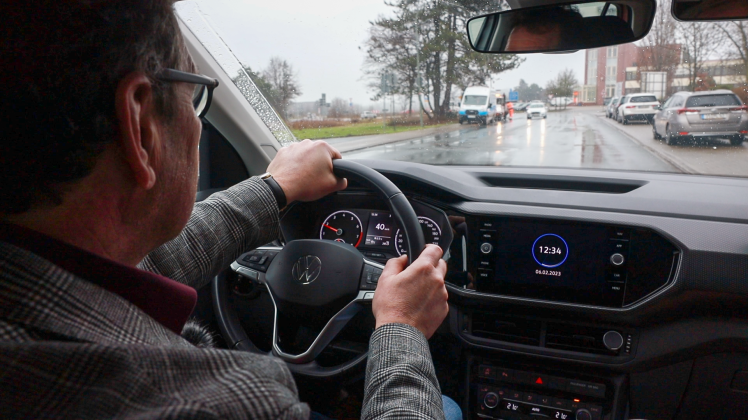 Ralf Döring macht Führerscheinprüfung