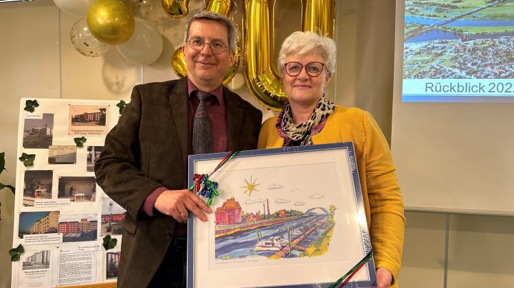 Dr. Oliver Hermann gratulierte der Leiterin des Willi-Kupas-Hauses Anke Brauer Martin Ferch