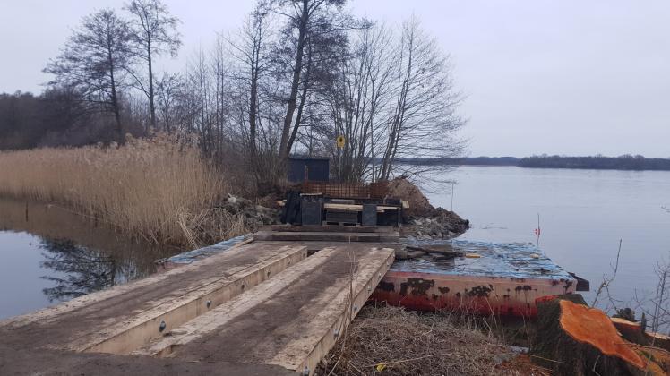 Die Baustelle der Brücke Strangendamm am Kirchensee in Zarrentin. Im März soll die neue Brücke fertiggestellt sein.