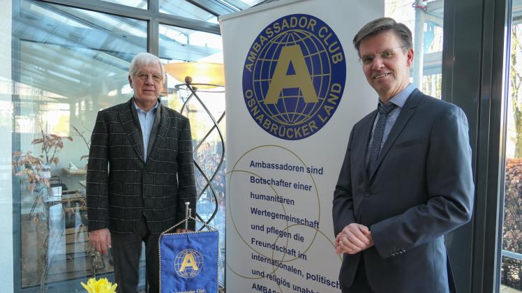 Sie leiten aktuell die Geschicke des Ambassador Club Osnabrücker Land e. V.: Präsident Burkhard Schwarz (rechts) und Vizepräsident Horst Blom.