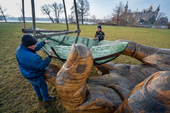 Glasarche ankert in Schwerin SVZ