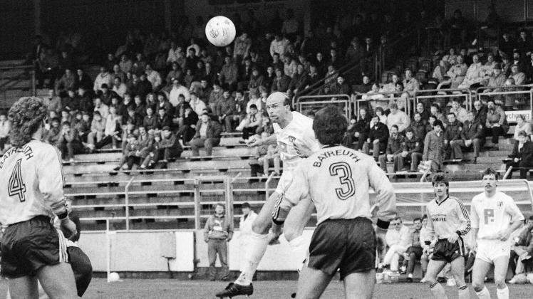 Osnabrück: Fußball VFL Osnabrück - Bayreuth vom 19. Februar 1989. 15.02.2023