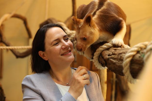 Antje Angeli ist seit Sommer 2021 Direktorin des Rostocker Zoos und liebt alle ihre Tiere.