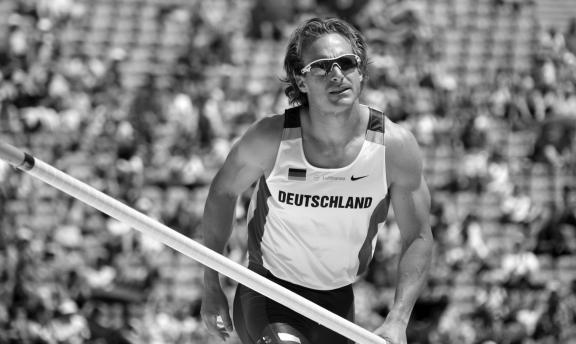 Ex-Stabhochspringer Tim Lobinger (16. Februar): Lobinger war 1997 der erste deutsche Stabartist, der im Freien die Sechs-Meter-Marke überwand. 2003 gewann er in Birmingham Gold bei den Hallen-Weltmeisterschaften. Über viele Jahre hinweg war der extrovertierte Athlet eine der prägenden Figuren seiner Sportart. Der ehemalige Profisportler erlag im Alter von 50 Jahren dem Krebs. Leichtathletik Europacup - Tim Lobinger