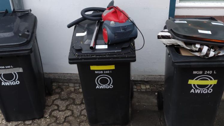 Hagener Müllabfuhr muss sich über die falsche Entsorgung eines Elektrogeräts aufregen