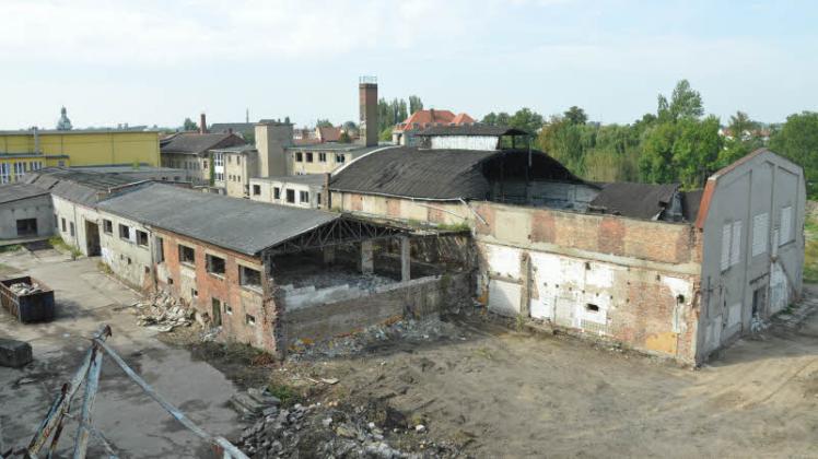 Im Archiv gestöbert: So sah es einst auf dem Stahlhof-Gelände aus. Im Hintergrund ist noch das Kino in alter Farbe zu sehen.