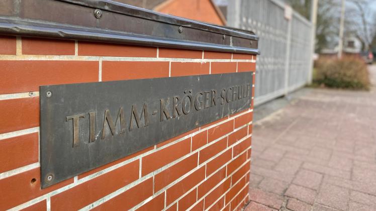 Im Bereich um die Timm-Kröger-Schule soll ein Schüler von einem Unbekannten festgehalten worden sein. 