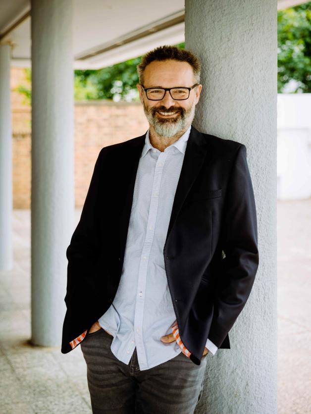 Seit 2018 ist Ralph Reichel Intendant und Geschäftsführer des Volkstheaters Rostock.