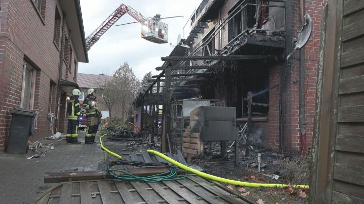 In Cloppenburg retteten Polizisten einen Senior aus einem brennenden Haus.