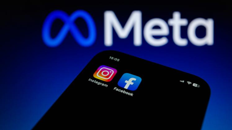 February 19, 2023, Asuncion, Paraguay: A view of the Instagram and Facebook apps icons displayed on a smartphone backdro