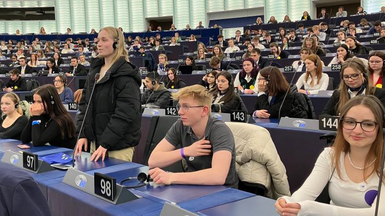Schüler vom Gymnasium Bad Essen besuchen das EU-Parlament in Straßburg