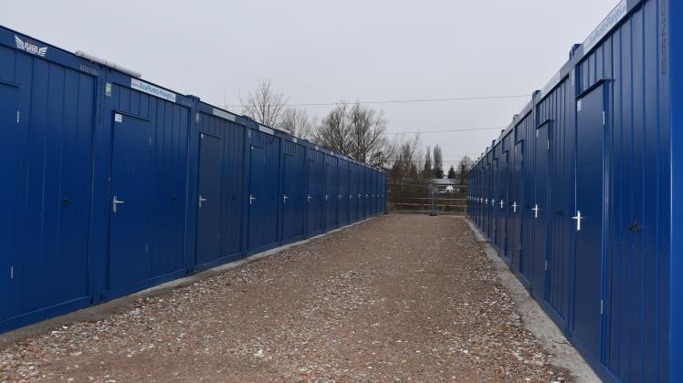 Seit Ende Januar wohnen etwa 100 Geflüchtete in eigens dafür errichtete Container in Rostock-Marienehe.