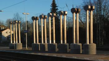 Stützen für Fußgängerüberführung Bahnhof Hasbergen