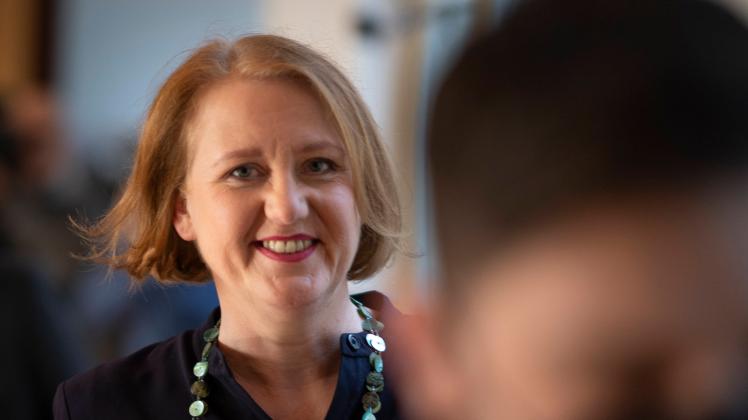 Bundesfamilienministerin und Bundesgesundheitsminister stellen Bericht und Empfehlungen einer Interministeriellen Arbeit