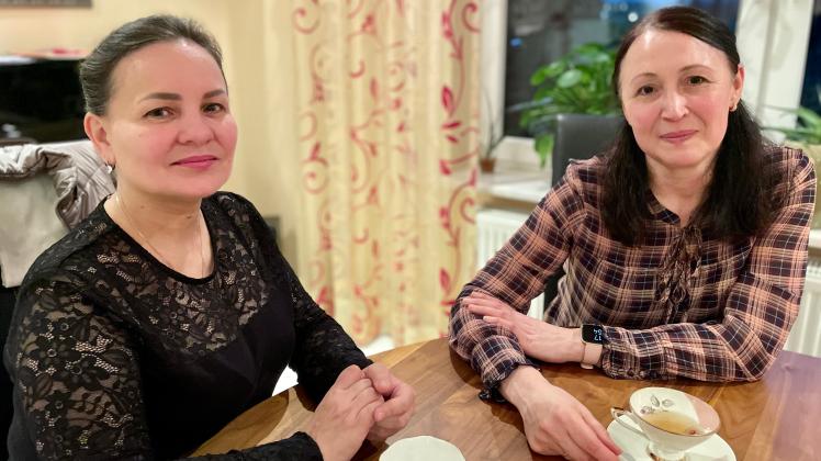 Jana Ushko (links) hat sich nach knapp einem Jahr in Quakenbrück eingelebt. Mit Ludmilla Zielke verbindet sie ein fast familiäres Band. Sie half auch bei der Übersetzung im Gespräch.  