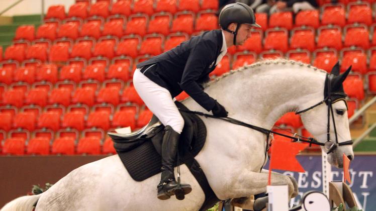 Redefin Springreiten Maximilian Gräfe mit Karat du Plessis