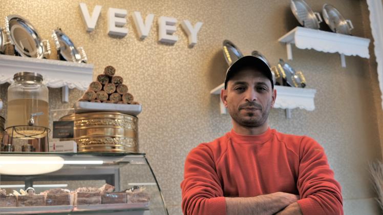Muhanad Algassir eröffnete vor Kurzem Vevey, den ersten Laden für syrische Süßigkeiten.