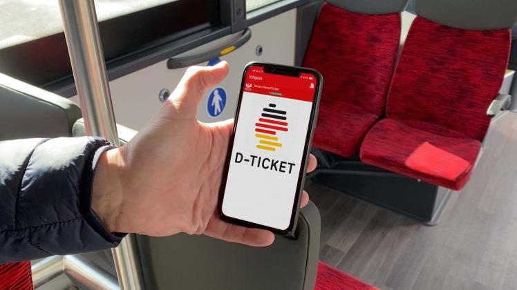 Mit dem Deutschlandticket auf dem Smartphone können Kunden der Stadtwerke Osnabrück ab 1. Mai 2023 bundesweit den öffentlichen Nahverkehr nutzen.