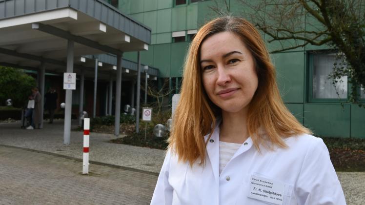 Kateryna Shebaldova ist aus der Ukraine geflüchtet und arbeitet jetzt als Ärztin im Christlichen Krankenhaus Quakenbrück.