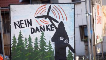 Bürgerinitiative gegen Windräder Ein Protestplakat gegen Windenergie hängt in Beinerstadt. Die Bürgerinitiative Beinerst