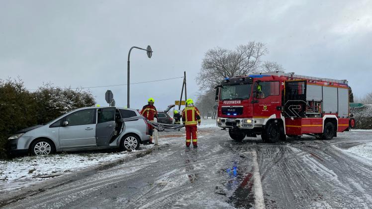 Die Freiwillige Feuerwehr Gadebusch musste am Sonnabend zu einem Verkehrsunfall auf der Reinhardtsdorfer Kreuzung ausrücken.