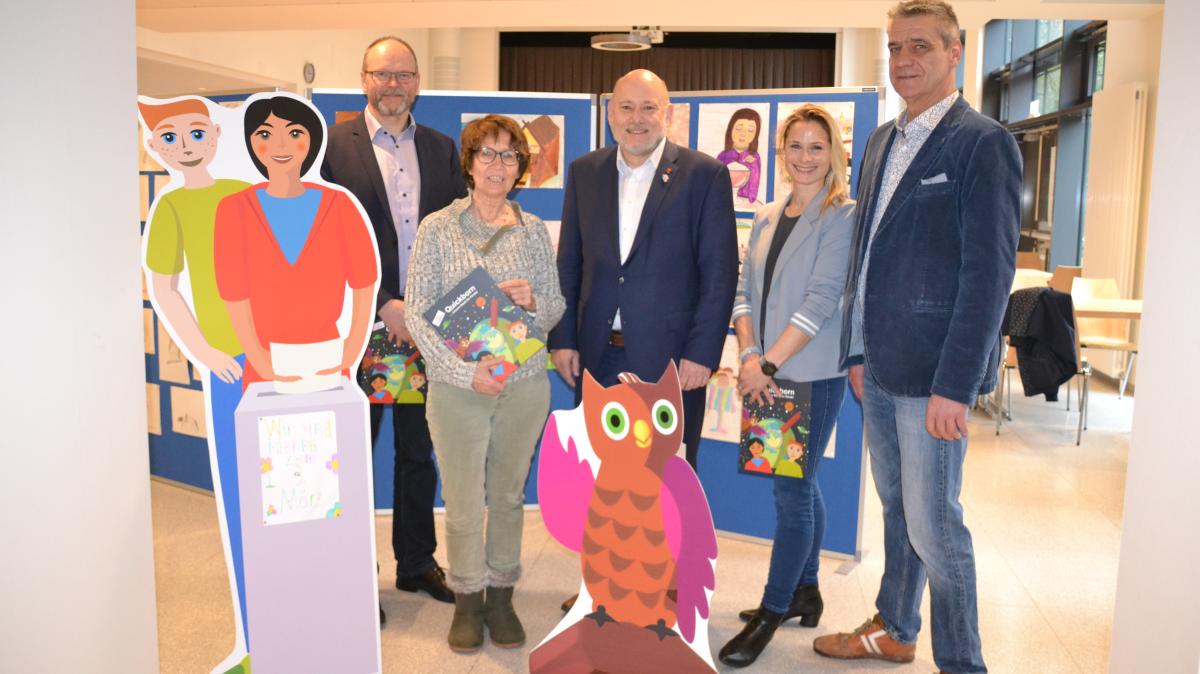 Ausstellung zum Bilderbuch „Quickborn, unsere Stadt für Kinder“ SHZ