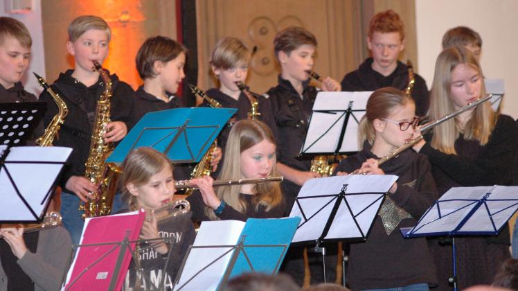 Bläserensemble-II der Jugendmusikschule Hagen.: Auch der Nachwuchs bewies beim Jubiläums-Konzert in der alten Kirche schon ein erstaunlich hohes Niveau.  