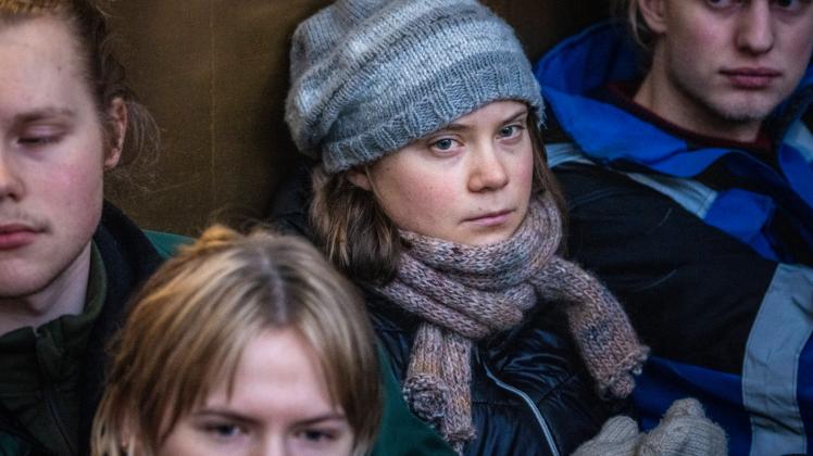 Demonstrasjon mot vindturbinene pa Fosen Oslo 20230227. Klimaaktivist Greta Thunberg, aksjonister fra Natur og ungdom og