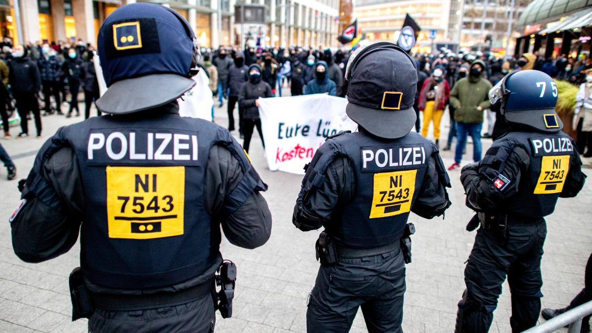 Polizei In Niedersachsen Kennzeichnungspflicht Für Beamte Sorgt Für Streit - pk2pfh7