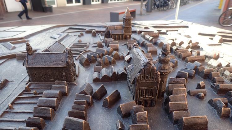Ein Modell der Stadt Meppen im Jahr 1760 steht seit kurzem in der Innenstadt. Die Gebäude sind aus Bronze und wurden in einem aufwendigen Verfahren modelliert. 