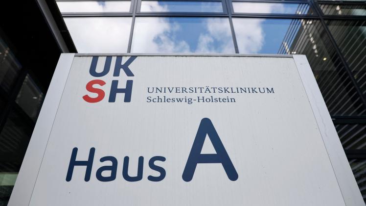 The logo of the Lubeck campus of the 'University Medical Center Schleswig-Holstein' hospital (Universitaetsklinikum UKSH) treating Ukrainian patients is pictured during a visti of Ukraine's Foreign Minister and Ukrainian Ambassador to Germany in Lubeck, northern Germany, on May 13, 2022. - As part of the "UKSH helps Ukraine" campaign, the UKSH has so far collected more than 3.2 million euros in donations and organized direct aid transports in close cooperation with the Ukrainian Ministry of Health. In addition, the clinic has cared for 500 Ukrainian patients at its locations in Kiel and Lübeck and looks after 61 nursing staff from Ukraine in order to give them career prospects in Germany during the crisis. (Photo by MORRIS MAC MATZEN / AFP)