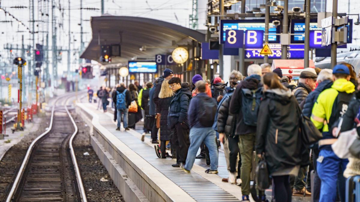 Verdi: Massive Warnstreiks Am Freitag Im öffentlichen Nahverkehr | NOZ