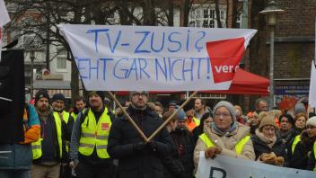Verdi Warnstreik in Elmshorn/ Kundgebung am Alten Markt