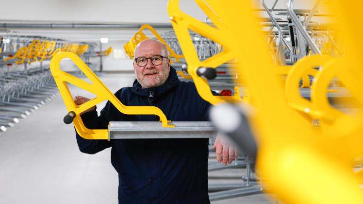 Michael Löning. Die Radstation am Hauptbahnhof Osnabrück wird am 1. April eröffnet. Foto: Michael Gründel