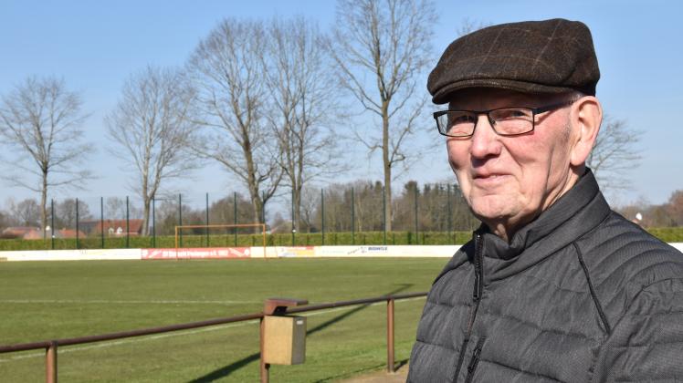Paul Determann wurde in diesem Jahr für 60 Jahre Mitgliedschaft im SV Eintracht Neulangen geehrt. 