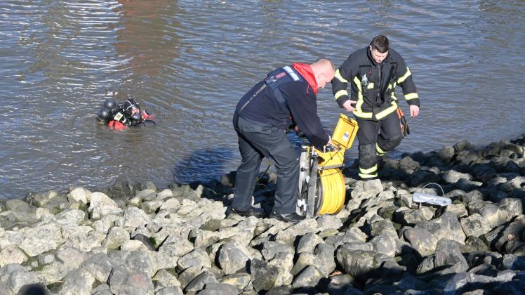 Am späten Dienstagvormittag ist ein 10-jähriger Junge offenbar in die Elbe in Finkenwerder gefallen. Augenzeugen bericht