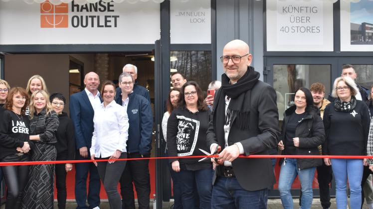 Eröffnete am Donnerstag in den Hanse Outlets in Broderstorf den ersten Teil der neuen Einkaufspassage mit sieben zusätzlichen Geschäften: Center-Manager Christian Eck.