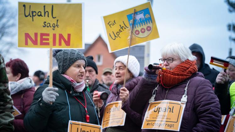 Mit einer Sondersitzng befasst sich der Kreistag Nordwestmecklenburg in Grevesmühlen mit der Flüchtlingsproblematik im Landkreis und die Auswikrung auf  die Unterbringung von Asylbewerbern in den Kommunen  des Kreises. Diskussionsbestandteil ist auch ein Antrag der AFD-Fraktion im Kreistag zur aktuellen Flüchtlingspolitik. 22.02.2023 Foto Volker Bohlmann