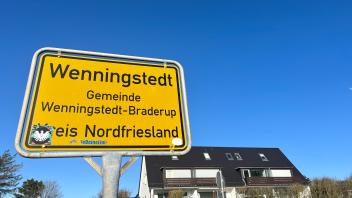 Wenningstedt gehört seit 1959 zu den „Deutschen Nordseebädern“. Das Gemeindegebiet der politischen Gemeinde Wenningstedt (Sylt) umfasst im Jahre 2002 für die rund 1600 Einwohner 6,37 Quadratkilometer.
