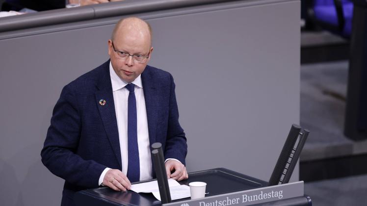 Stefan Seidler in der 8. Sitzung des Deutschen Bundestages im Reichstagsgebäude. Berlin, 15.12.2021 *** Stefan Seidler a