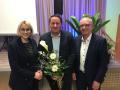 Glückwünsche und Blumen bekam der frisch gekürte Bürgermeisterkandidat Daniel Lübcke von Osnabrücks Oberbürgermeisterin Katharina Pötter und dem Lotter CDU-Vorsitzenden Stephan Lütke Glanemann. 