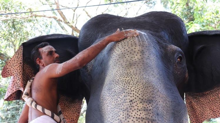 Künstlicher Elefant
