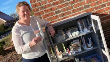 Claudia Knapek hatte als eine der ersten ein Dekoschränkchen. Seit mehr als einem Jahr verkauft sie verschiedene Dekoartikel per Selbstbedienung.