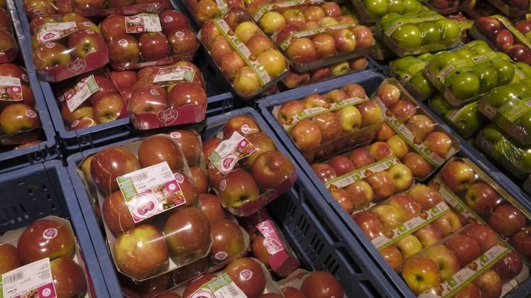 Illustration picture shows apples wrapped in plastic during a so called plastic attack at a superma
